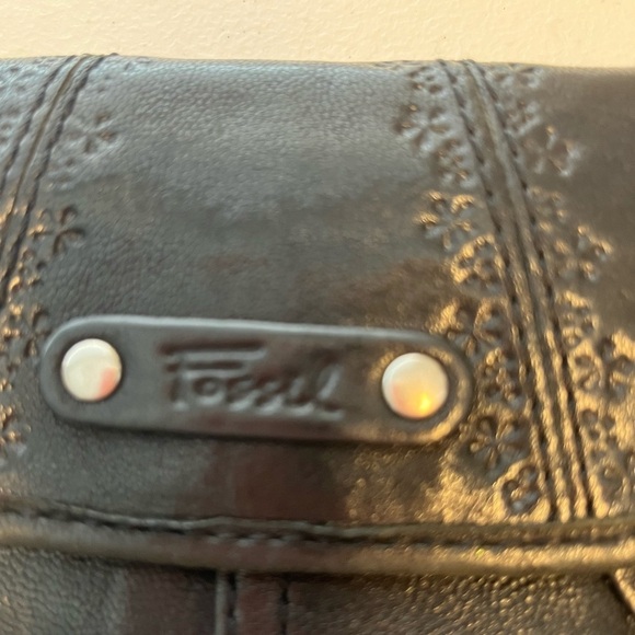 Fossil Black Leather Wallet Women’s Flower Imprint - Picture 2 of 11